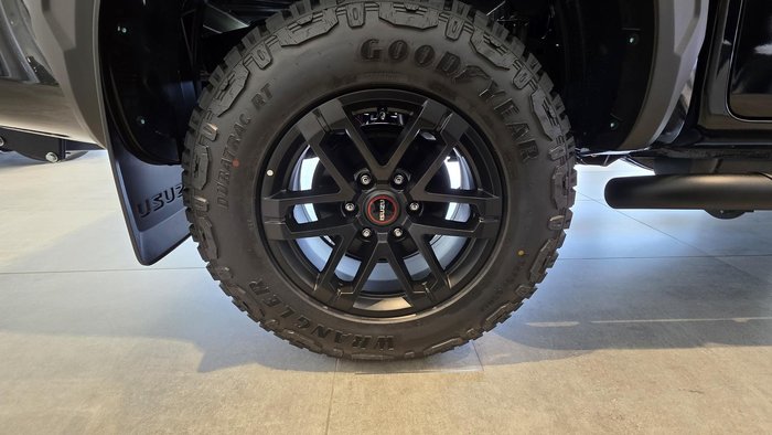 2025 Isuzu D-MAX BLADE