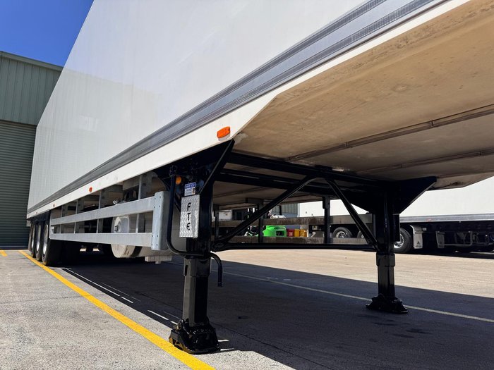 2014 FTE St3 24 Pallet -28 Freezer, Rear Evap Roller Door, 4.2M