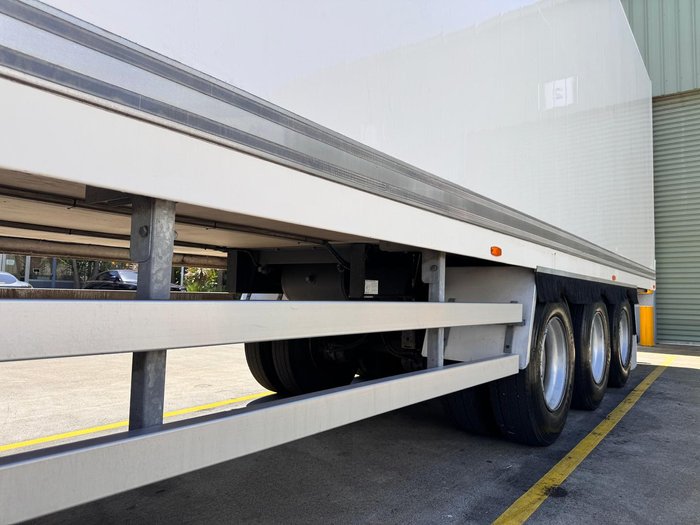 2014 FTE St3 24 Pallet -28 Freezer, Rear Evap Roller Door, 4.2M