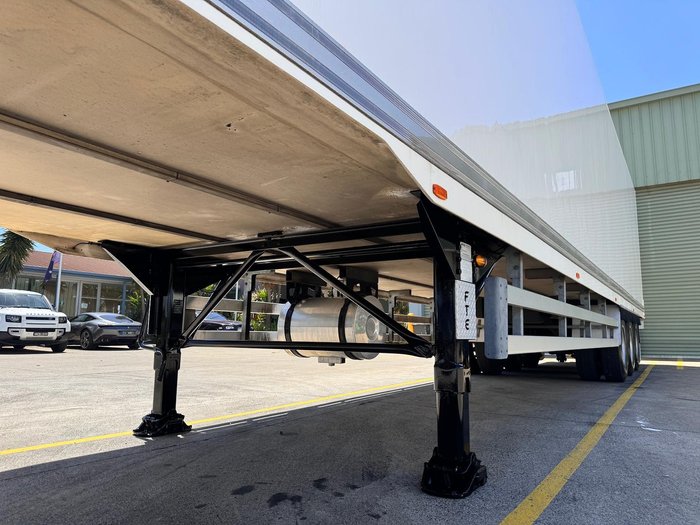 2014 FTE St3 24 Pallet -28 Freezer, Rear Evap Roller Door, 4.2M