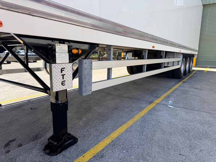 2014 FTE St3 24 Pallet -28 Freezer, Rear Evap Roller Door, 4.2M