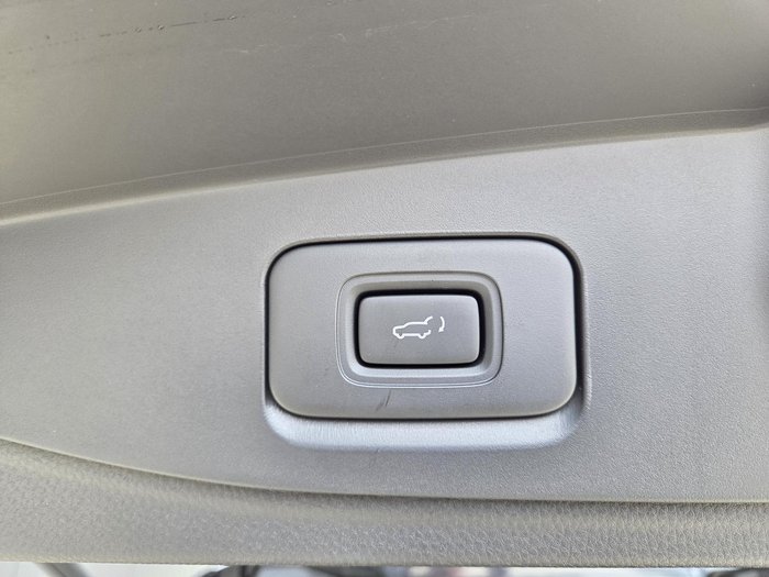 2025 Isuzu MU-X LS-T