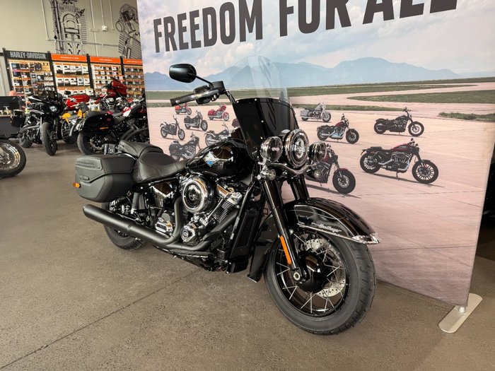 2025 Harley-davidson FLHC HERITAGE CLASSIC (117) Vivid Black