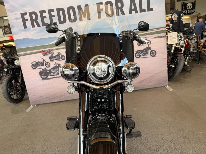 2025 Harley-davidson FLHC HERITAGE CLASSIC (117) Vivid Black