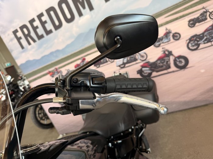 2025 Harley-davidson FLHC HERITAGE CLASSIC (117) Vivid Black