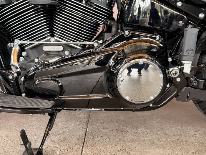 2025 Harley-davidson FLHC HERITAGE CLASSIC (117) Vivid Black