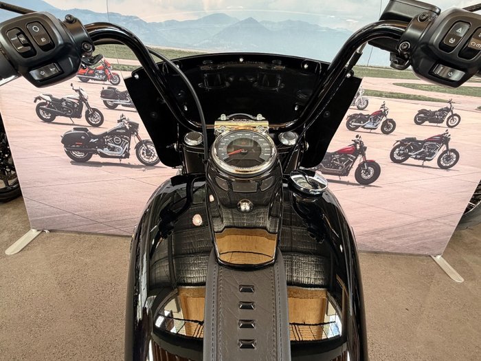 2025 Harley-davidson FLHC HERITAGE CLASSIC (117) Vivid Black