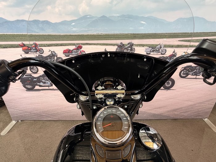 2025 Harley-davidson FLHC HERITAGE CLASSIC (117) Vivid Black