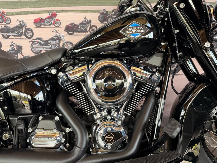 2025 Harley-davidson FLHC HERITAGE CLASSIC (117) Vivid Black