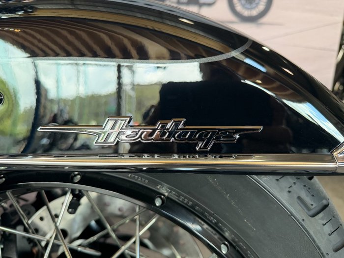 2025 Harley-davidson FLHC HERITAGE CLASSIC (117) Vivid Black