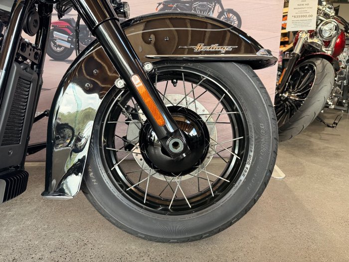 2025 Harley-davidson FLHC HERITAGE CLASSIC (117) Vivid Black