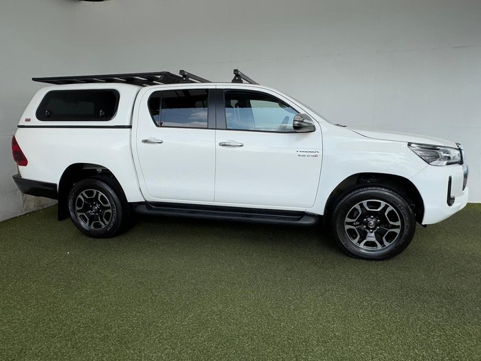 2022 Toyota Hilux SR5