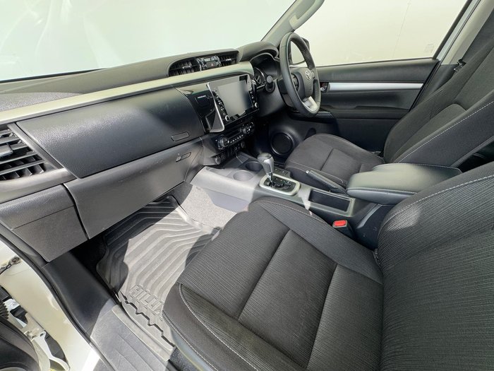 2022 Toyota Hilux SR5