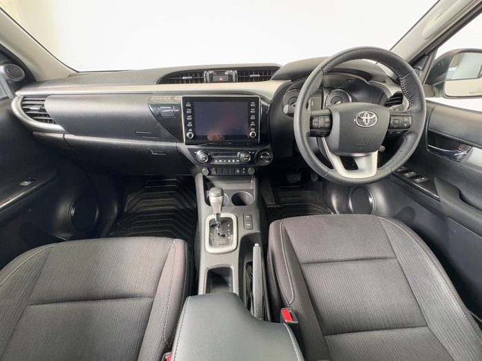 2022 Toyota Hilux SR5