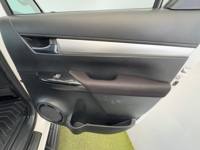 2022 Toyota Hilux SR5