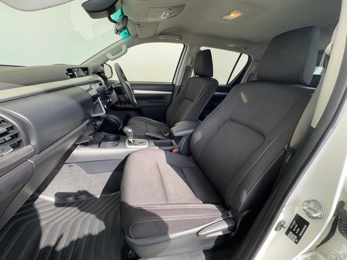 2022 Toyota Hilux SR5