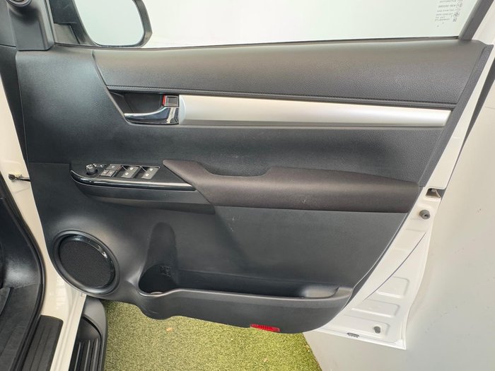 2022 Toyota Hilux SR5