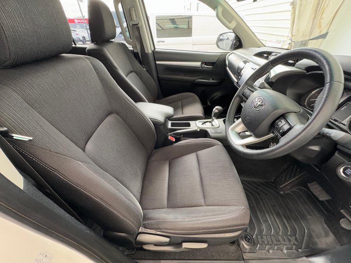 2022 Toyota Hilux SR5