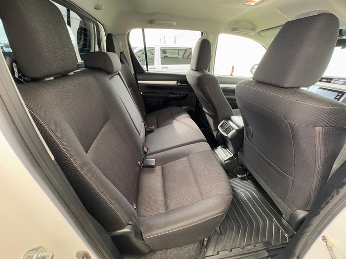 2022 Toyota Hilux SR5