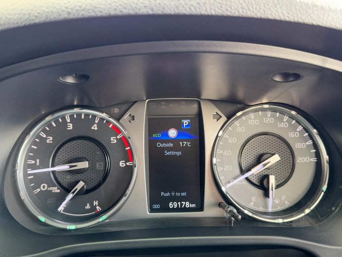 2022 Toyota Hilux SR5