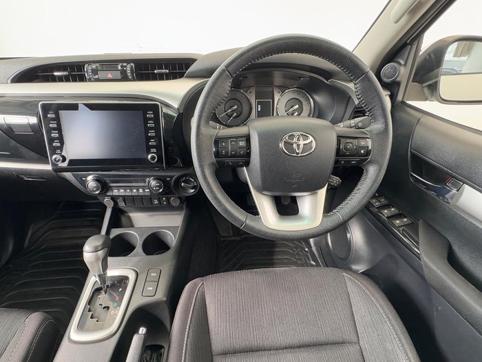 2022 Toyota Hilux SR5