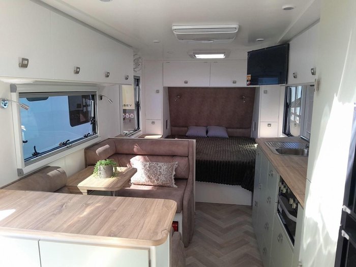 2025 Design RV Forerunner V5-2 20'6