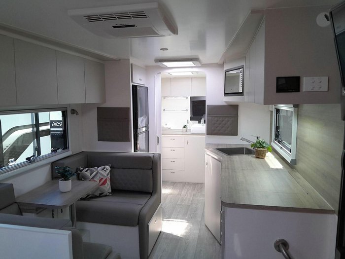 2025 Essential Caravans Ranger V7-7 21'8