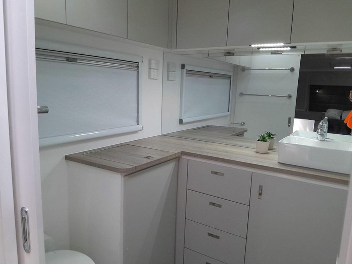 2025 Essential Caravans Ranger V7-7 21'8