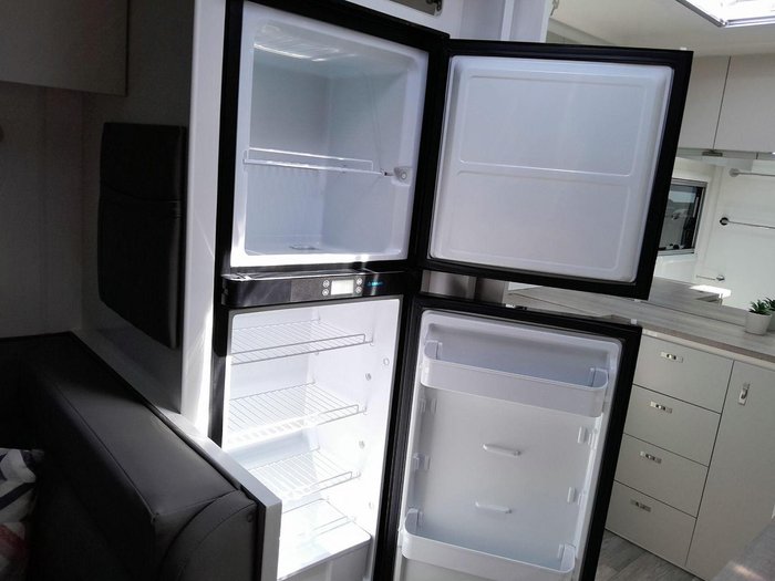 2025 Essential Caravans Ranger V7-7 21'8