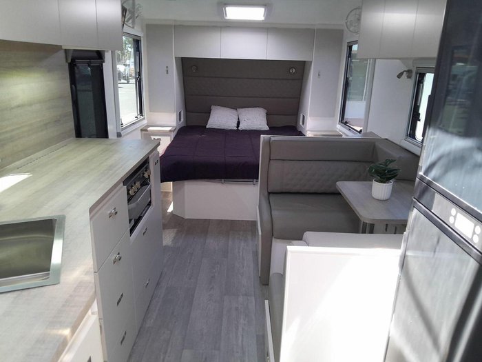 2025 Essential Caravans Ranger V7-7 21'8