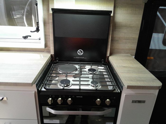 2025 Essential Caravans Ranger V7-7 21'8