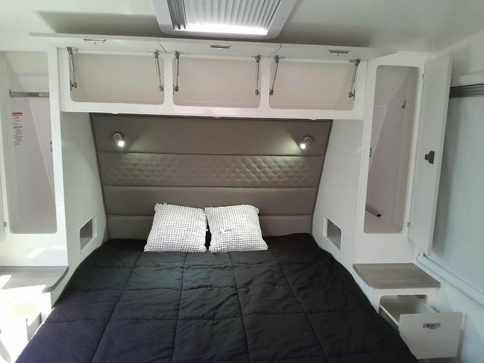 2025 Essential Caravans Ranger V7-7 21'8