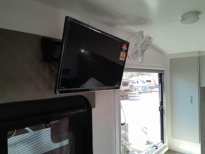 2025 Essential Caravans Ranger V7-7 21'8