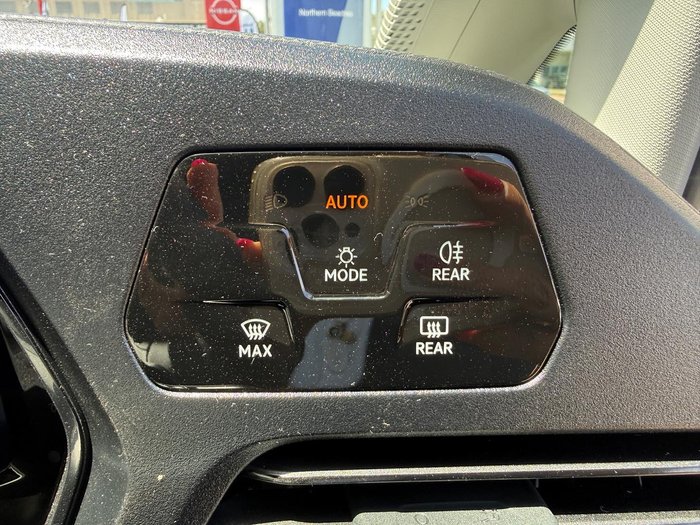 2025 Volkswagen Caddy TSI220