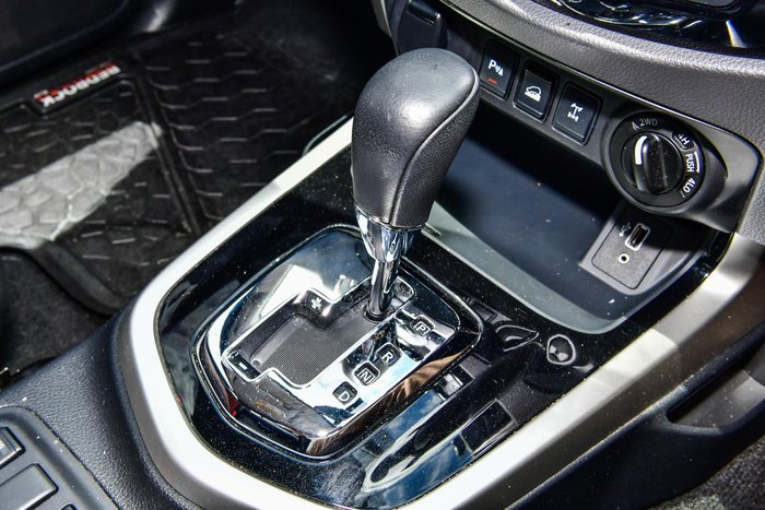 2020 Nissan Navara N-TREK