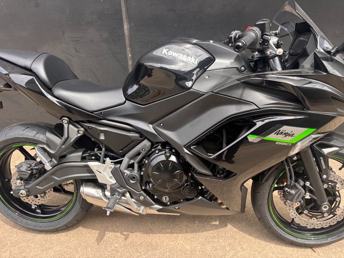 2025 Kawasaki NINJA 650 METALLIC SPARK BLACK