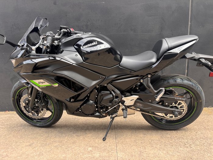 2025 Kawasaki NINJA 650 METALLIC SPARK BLACK