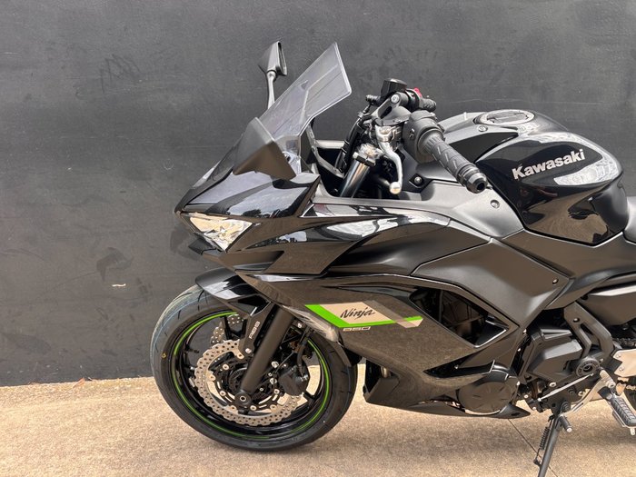 2025 Kawasaki NINJA 650 METALLIC SPARK BLACK