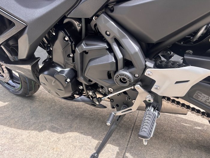 2025 Kawasaki NINJA 650 METALLIC SPARK BLACK