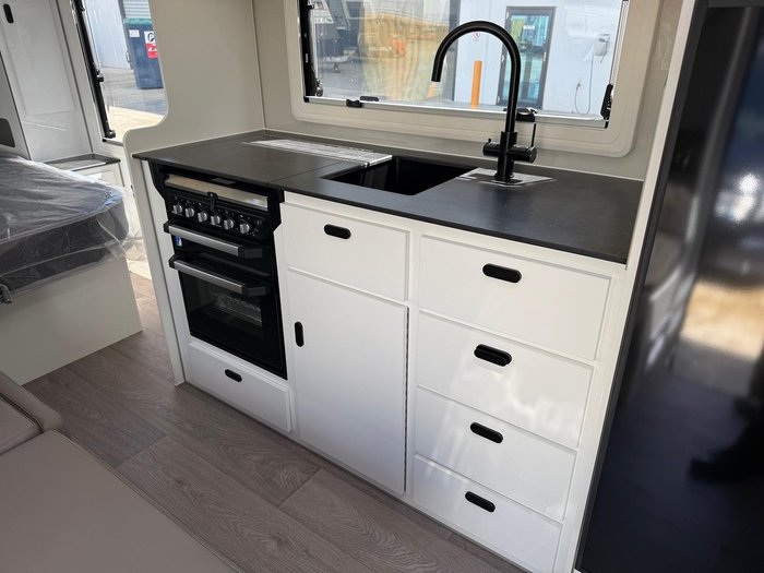 2025 JB Caravans Gatorx 17'10 Rd Lounge