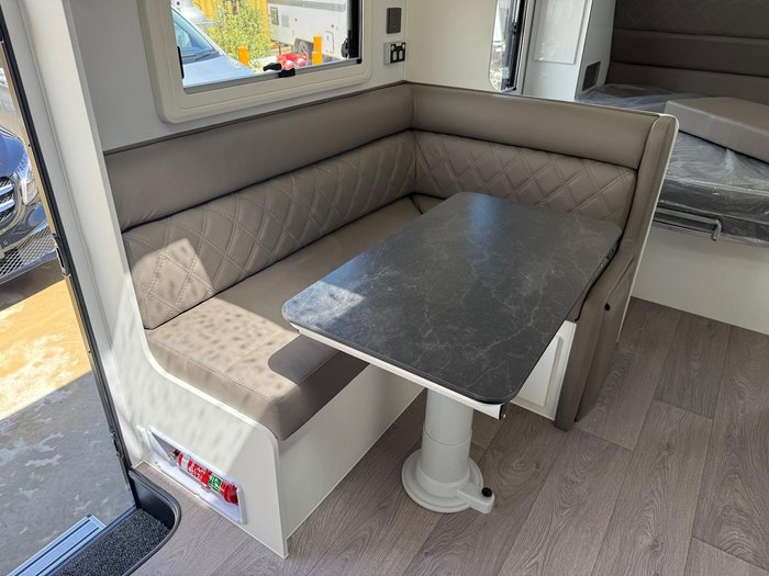 2025 JB Caravans Gatorx 17'10 Rd Lounge