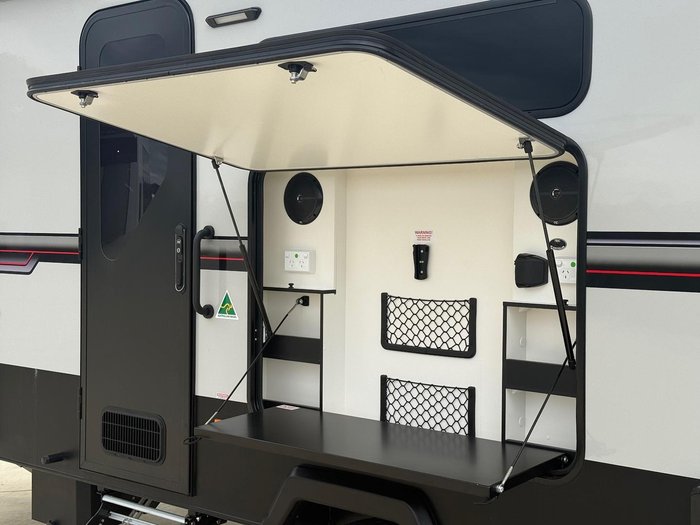 2025 Traveller Destination Track 15