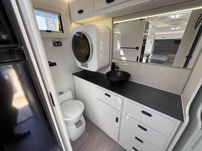 2025 JB Caravans Gatorx 17'10 Rd Lounge