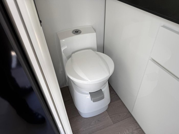 2025 JB Caravans Gatorx 17'10 Rd Lounge