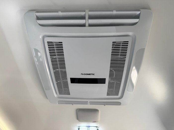 2025 JB Caravans Gatorx 17'10 Rd Lounge