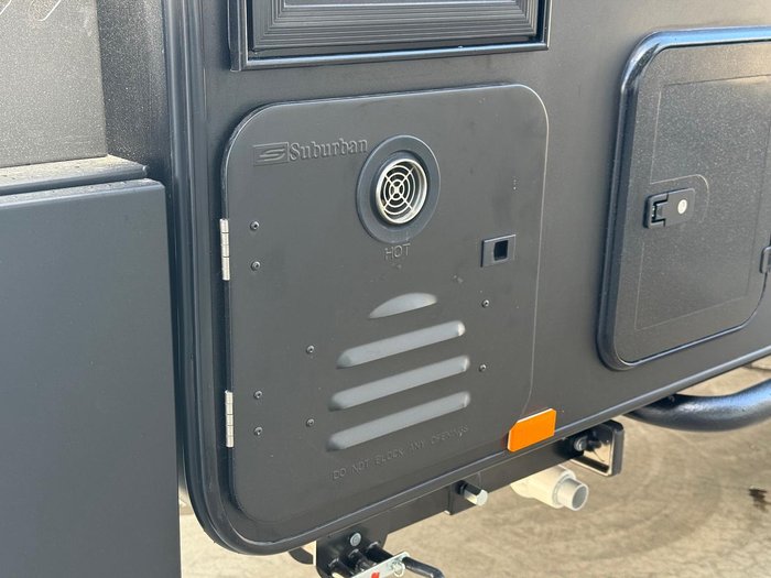 2025 JB Caravans Gatorx 17'10 Rd Lounge