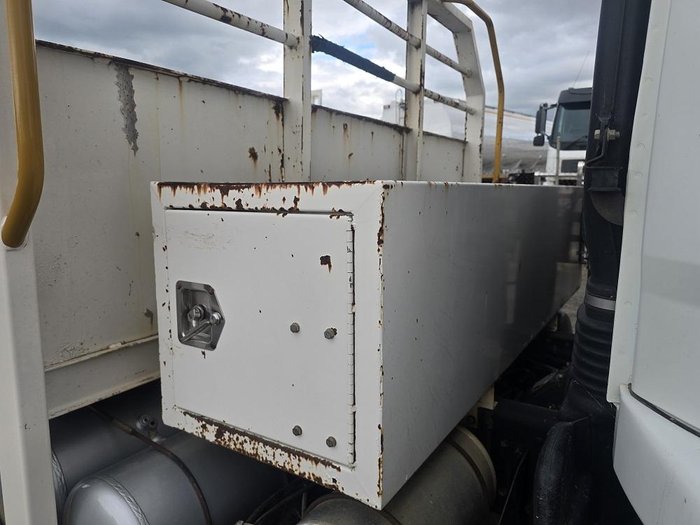 2004 Mitsubishi Beavertail