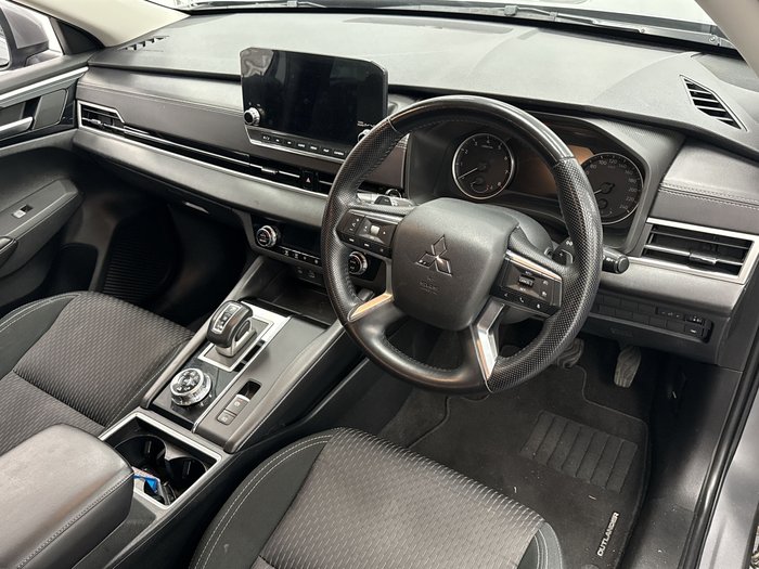 2022 Mitsubishi Outlander LS