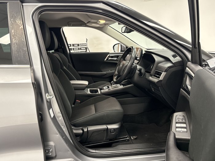 2022 Mitsubishi Outlander LS