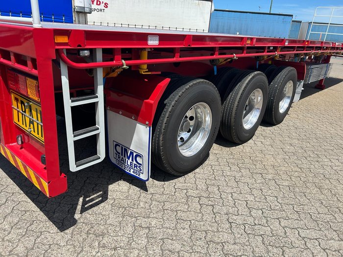 2025 CIMC 45' / 13.7M Flat Top B Trailer, In Brisbane Red